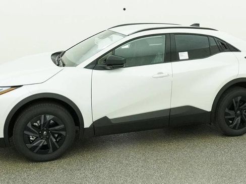 Used 2026 Toyota C-HR AWD/4WD image 21