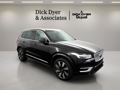 Certified 2025 Volvo XC90 T8 Plus image 1