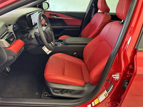 Used 2025 Toyota Camry XSE FWD image 16