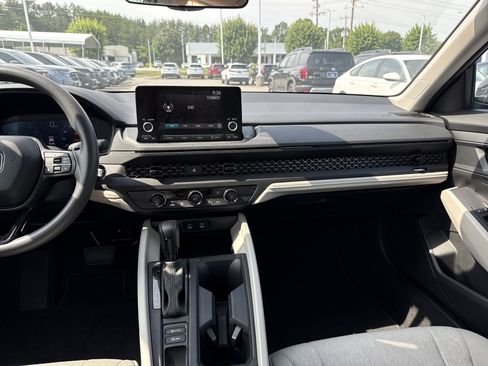 Certified 2025 Honda Accord LX image 29