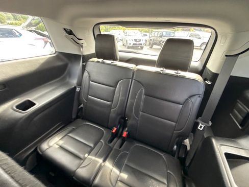 Used 2023 GMC Acadia SLT image 23