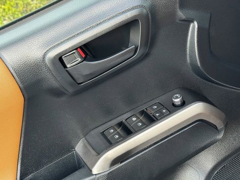 Used 2016 Toyota Tacoma SR5 image 35