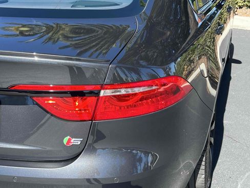 Used 2017 Jaguar XF S image 74