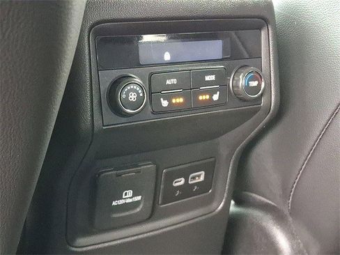 Certified 2023 GMC Acadia SLT w/ Preferred Package image 11