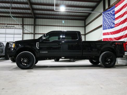 Used 2017 Ford F350 Lariat w/ Lariat Value Package AWD/4WD image 5