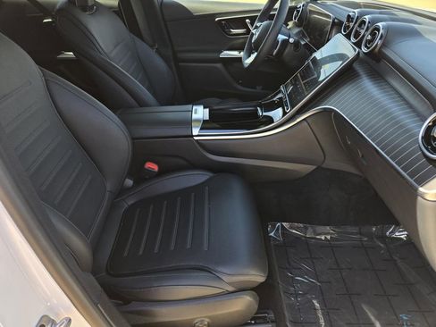 Used 2024 Mercedes-Benz GLC 300 4MATIC image 32