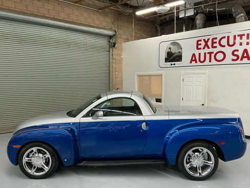 Used 2006 Chevrolet SSR w/ Preferred Equipment Group image 9