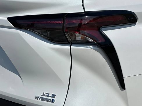 Used 2023 Toyota Sienna XLE w/ XLE Plus Package FWD image 29