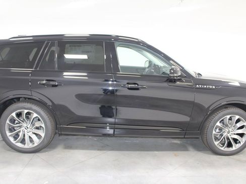 New 2025 Lincoln Aviator 2WD w/ Jet Appearance Package image 10