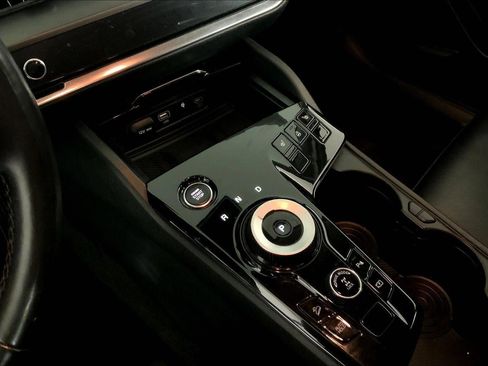 Used 2023 Kia Sportage EX image 16