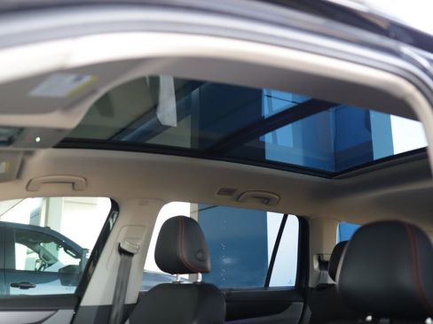 Used 2024 Volkswagen Atlas Peak Edition SE image 21