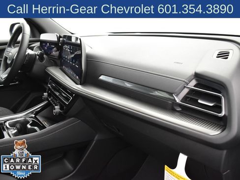 Used 2025 Chevrolet Traverse LT FWD image 24