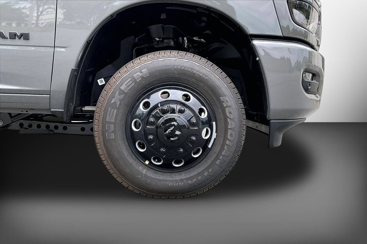 New 2026 RAM 3500 Big Horn AWD/4WD image 32