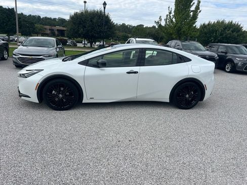 Used 2025 Toyota Prius AWD image 3
