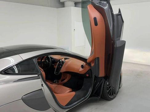 Used 2017 McLaren 570S RWD image 13