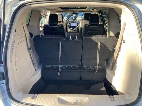Used 2022 Chrysler Pacifica Limited image 15