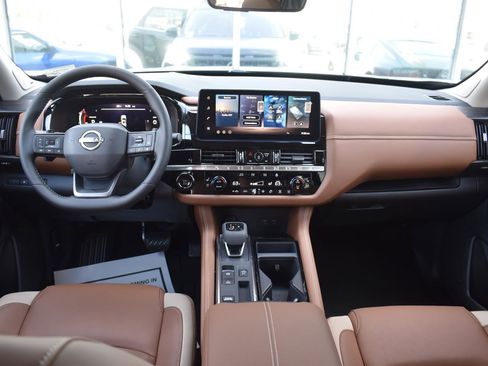 New 2026 Nissan Pathfinder Platinum FWD image 32