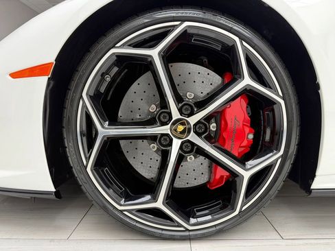 Used 2020 Lamborghini Huracan EVO AWD/4WD image 12