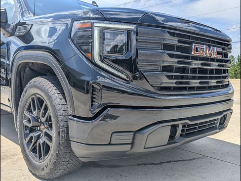 Used 2024 GMC Sierra 1500 Pro w/ Graphite Edition AWD/4WD image 12