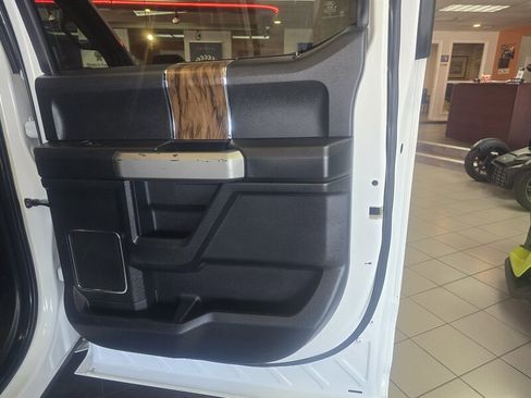 Used 2020 Ford F150 Lariat image 16