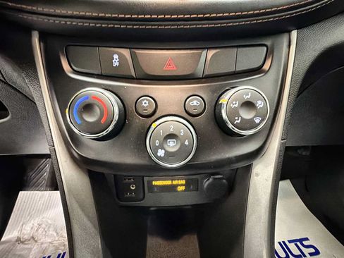Used 2020 Chevrolet Trax LS AWD/4WD image 16