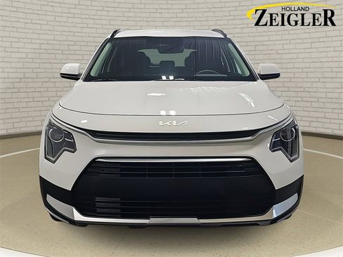 Used 2024 Kia Niro LX image 2