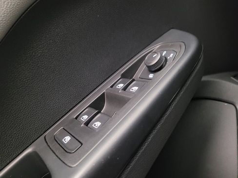 Used 2023 Volkswagen Taos SE w/ Panoramic Sunroof Package FWD image 27