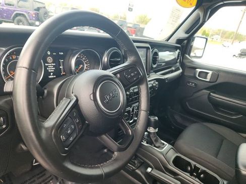 Used 2022 Jeep Gladiator Sport AWD/4WD image 14