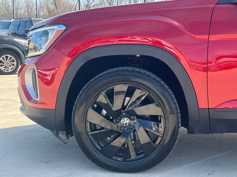 Used 2024 Volkswagen Atlas SE w/ Black Wheel Package image 8