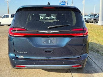 Used 2024 Chrysler Pacifica Touring-L