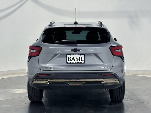 Used 2025 Chevrolet Trax ACTIV w/ Sunroof Package FWD image 12