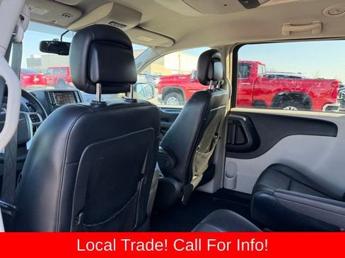 Used 2013 Chrysler Town & Country Touring image 16