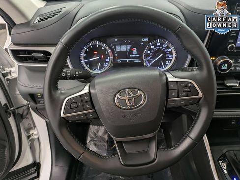 Used 2022 Toyota Highlander XLE AWD/4WD image 21