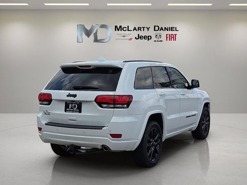 Used 2022 Jeep Grand Cherokee Laredo X AWD/4WD image 5