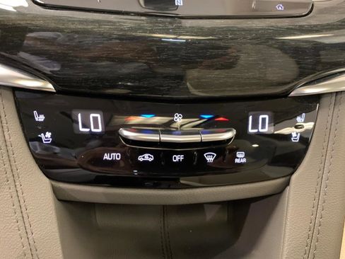 Used 2021 Cadillac XT6 Premium Luxury image 41