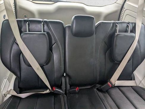Used 2024 Chrysler Pacifica Select image 17
