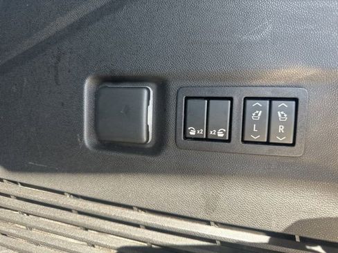 Used 2022 GMC Yukon XL AT4 image 27