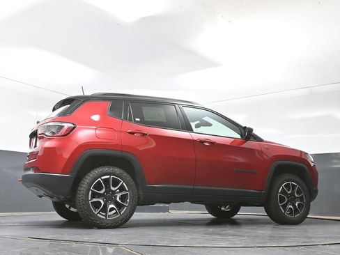 Used 2025 Jeep Compass Trailhawk AWD/4WD image 50