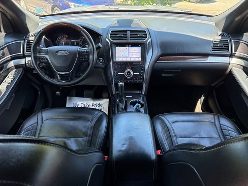 Used 2017 Ford Explorer Platinum image 26