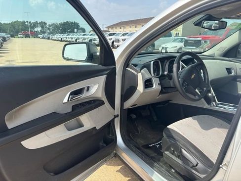 Used 2017 Chevrolet Equinox LS FWD image 9