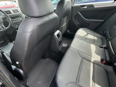 Used 2013 Volkswagen Jetta SE FWD image 13