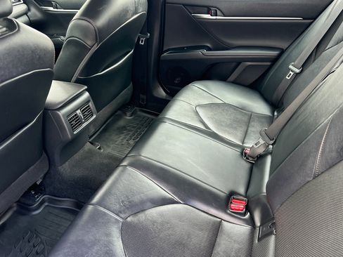 Used 2020 Toyota Camry XLE w/ Sunroof Package image 9