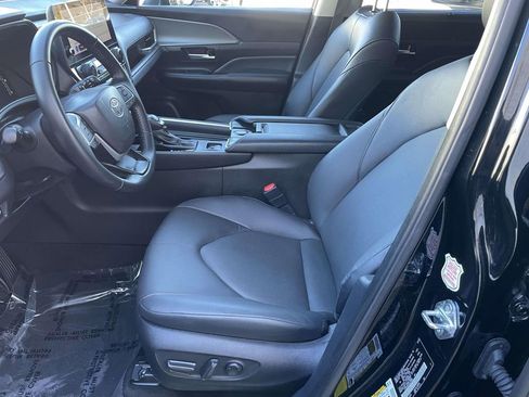 Used 2025 Toyota Grand Highlander AWD image 29
