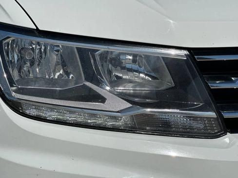 Used 2020 Volkswagen Tiguan SE image 34