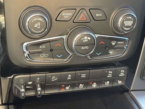 Used 2018 RAM 2500 Laramie w/ Sport Appearance Group AWD/4WD image 10