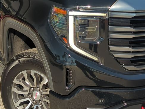 Used 2022 GMC Sierra 1500 AT4 w/ AT4 Premium Package image 6