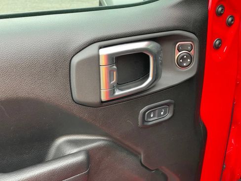 Used 2024 Jeep Wrangler Unlimited AWD/4WD image 15