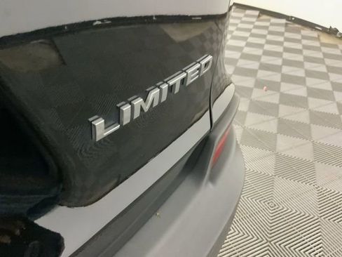 Used 2019 Jeep Cherokee Limited image 14