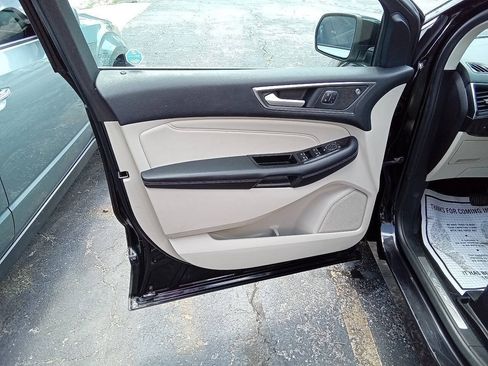 Used 2019 Ford Edge Titanium FWD image 18