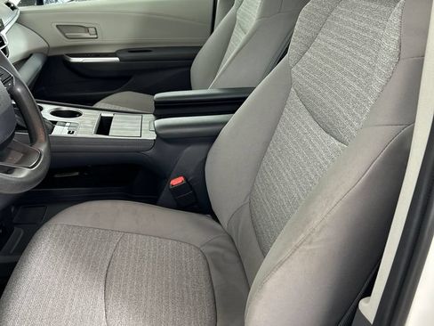 Used 2023 Toyota Sienna LE AWD/4WD image 12